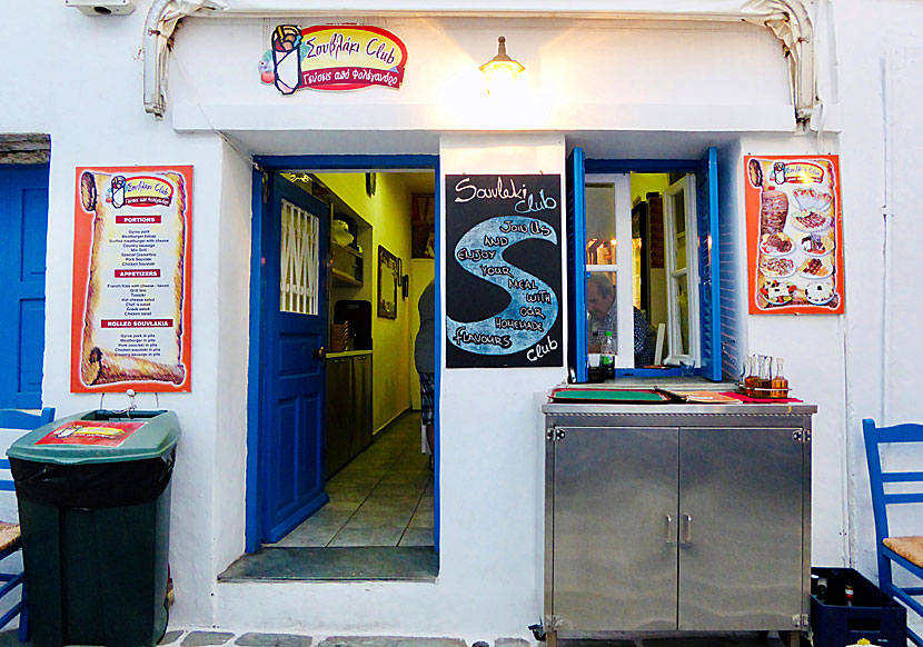 Det finns två ställen som serverar mycket goda gyros och souvlaki pita i Chora på Folegandros.