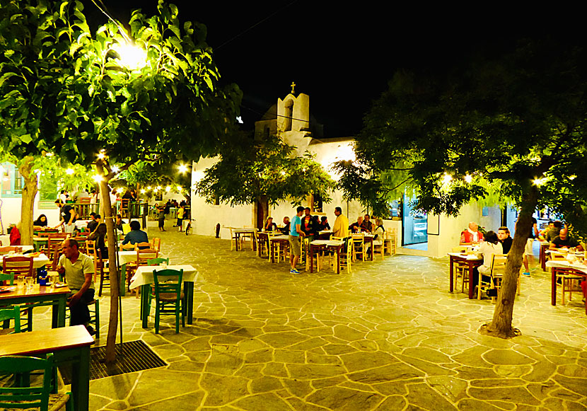 På stora torget i Chora på Folegandros finns många bra restauranger och tavernor.