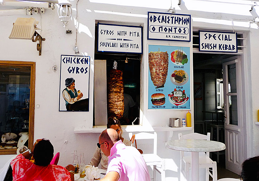 Om du gillar att äta gyros har du flera ställen att välja på i Mykonos stad.