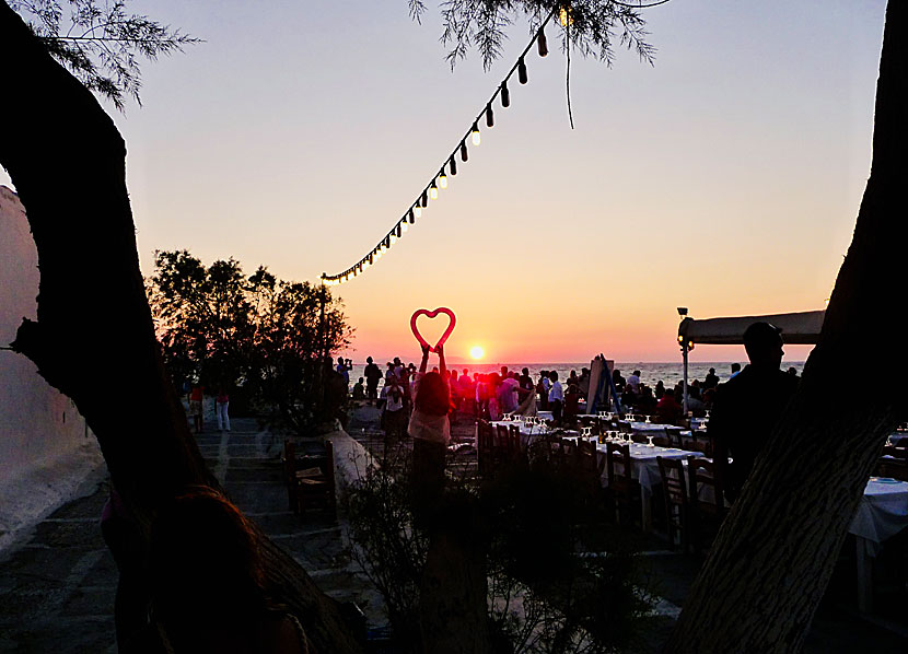 Solnedgången sedd från Lilla Venedig på Mykonos är en av de vackraste i Kykladerna. 