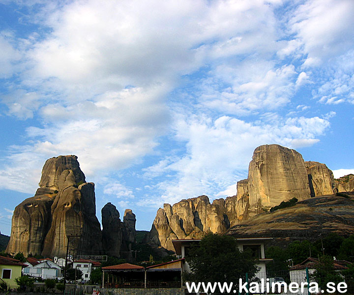 Meteora sett fr&aring;n Kalambaka.