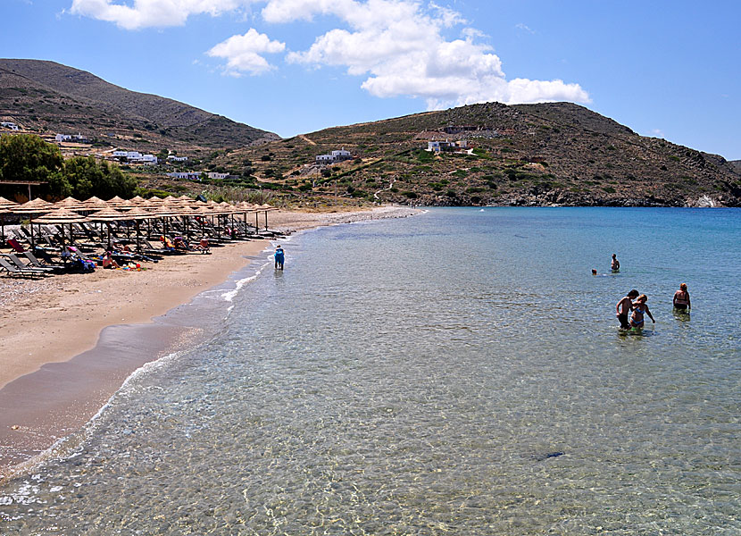 Delfini beach nära Kini på Syros.