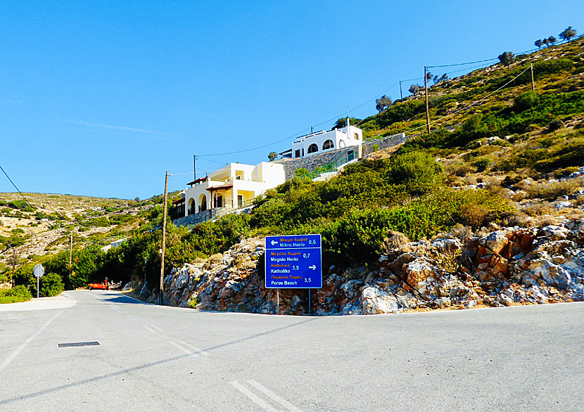 Den långa branta backen mellan hamnen Agios Georgios och Megalo Chorio.