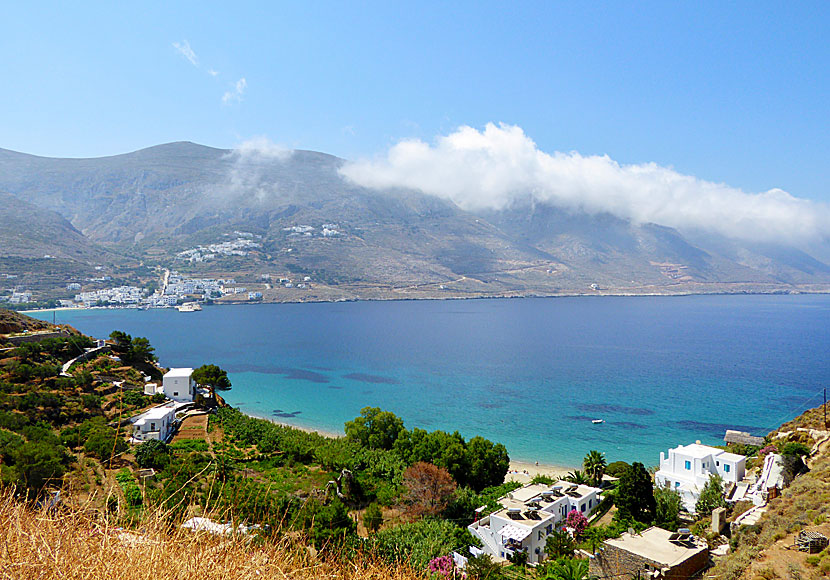 Levrossos ligger på promenadavstånd från Aegiali.