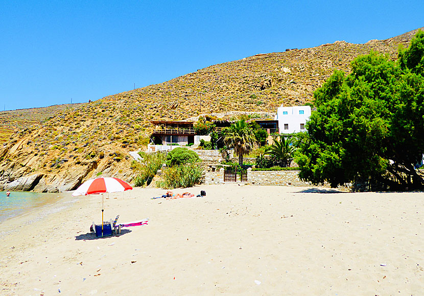 Levrossos Beach Taverna och Levrossos Beach Apartments på Amorgos.