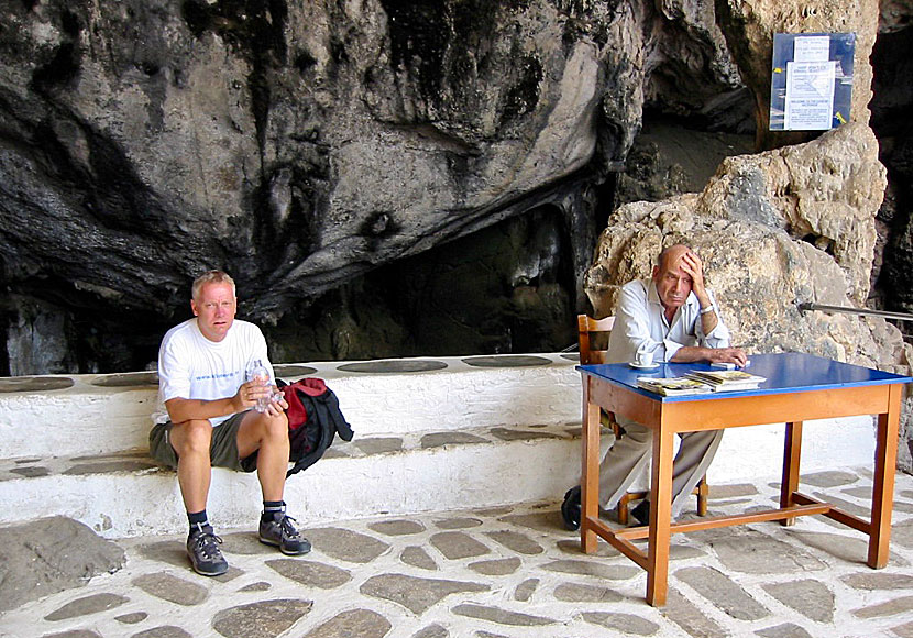Öppettider och biljetter till grottan på Antiparos i Kykladerna.