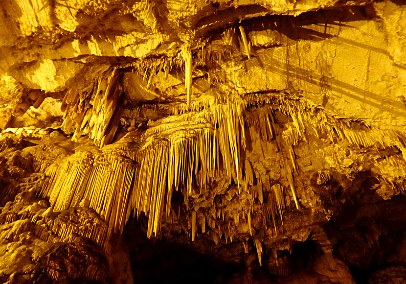 Droppstensgrottan Antiparos Cave på Antiparos i Grekland.