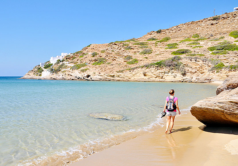 Kolitsani beach på ön Ios består av fin gyllene sand. 