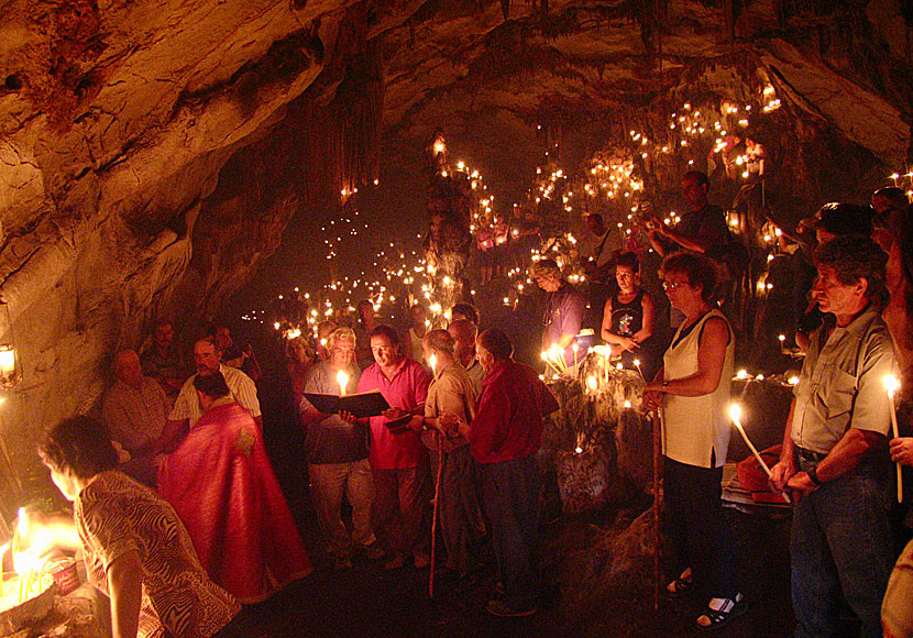 Grottkyrkan Agios Ioannis på Iraklia firas den 28 augusti varje år. 