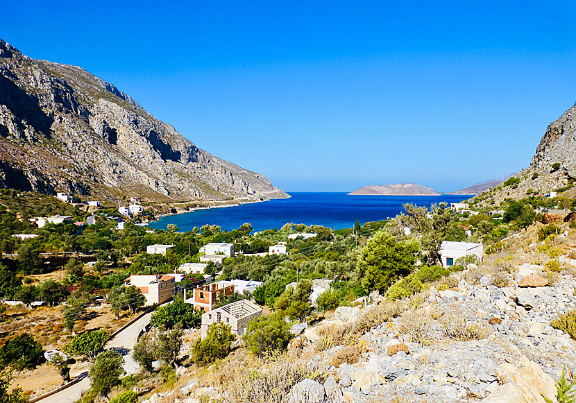 Vägen till Vathydalen och byn Rina på Kalymnos börjar vid Arginonta beach.