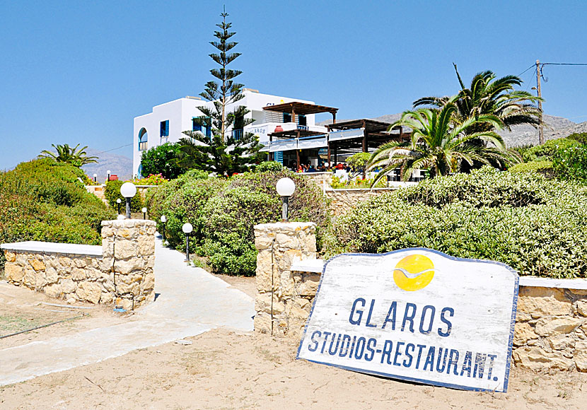 Glaros studio on the Beach och restaurang vid Agios Nikolaos beach i Arkasa på Karpathos.