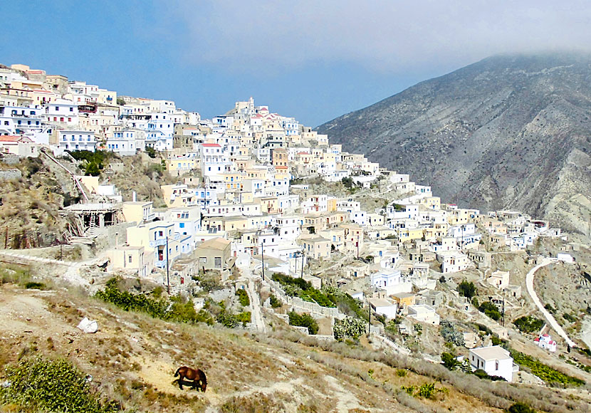 Missa inte byn Olympos när du besöker Spoa och Agios Nikolaos beach på Karpathos.