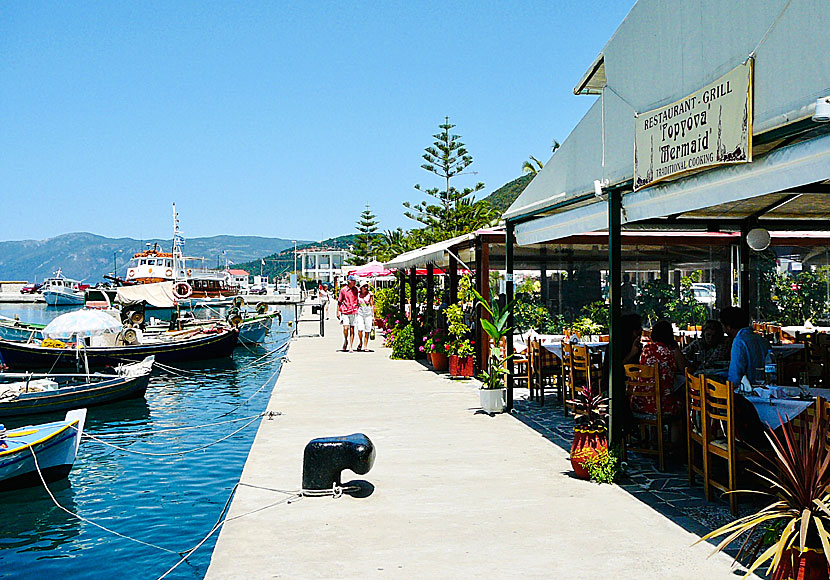 Bra restauranger och tavernor i hamnen på Sami på Kefalonia.