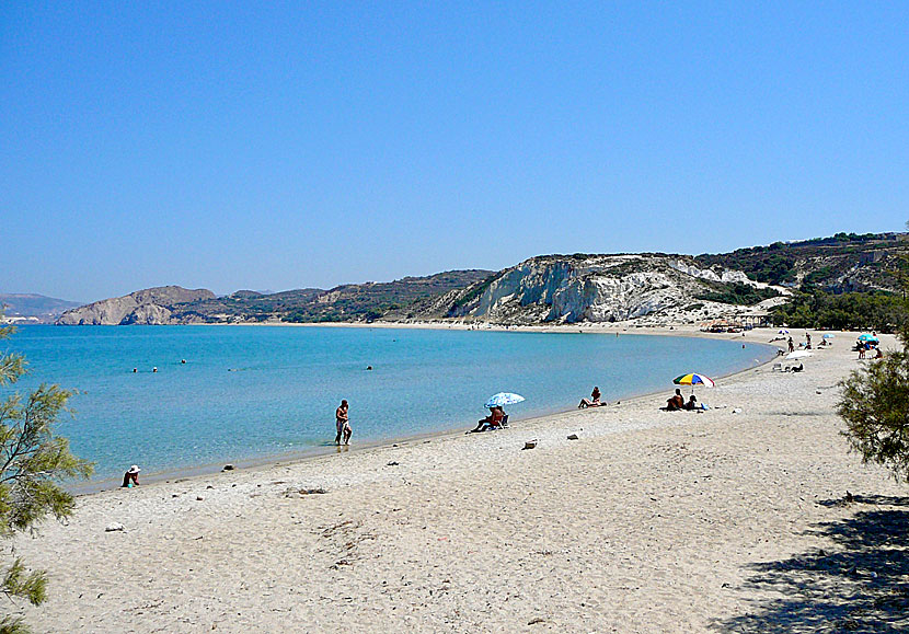 Missa inte Achivadolimni beach när du badar i heta källor på Milos i Grekland.