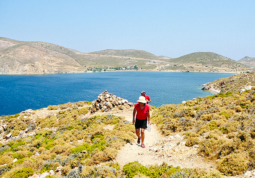 Att går från Diakofti beach till Psili Ammos tar cirka 30 minuter. Det går även badbåt till stranden från hamnen i Skala.