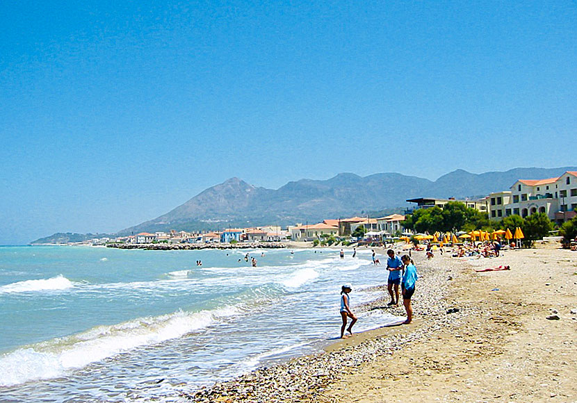 Stranden i Karlovassi på norra Samos.