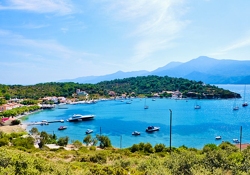 Missa inte underbara Posidonio när du besöker stränderna Klima och Kerveli på östra Samos i Grekland.