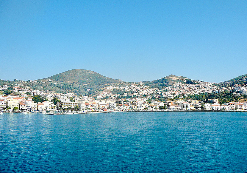  Vy över Samos stad och de gamla stadsdelarna Vathy och Ano Vathy.