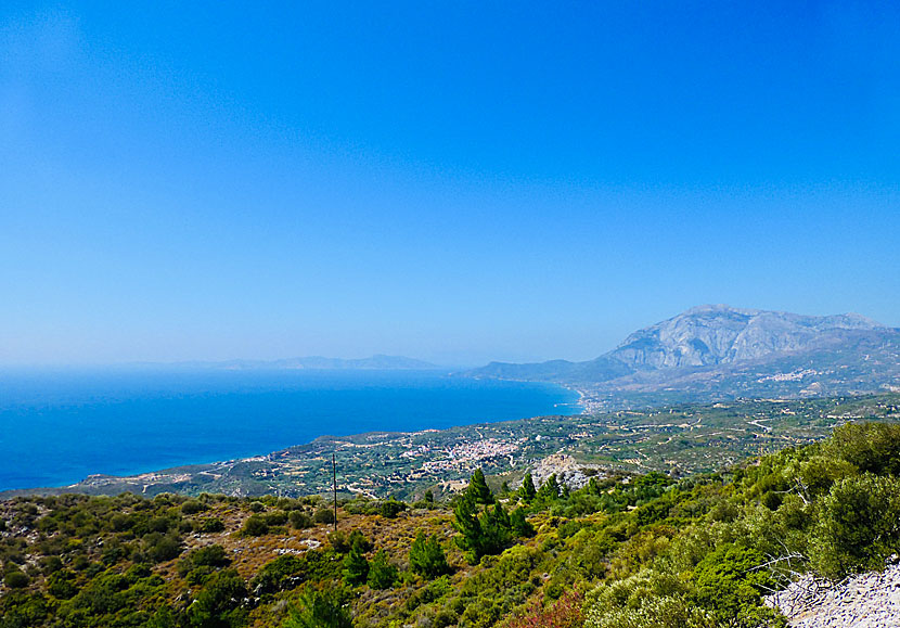 Under berget Mount Kerkis på västra Samos ligger Ormos Marathokampos, Limnionas,  Psili Amos, Votsalakia och Drakei.