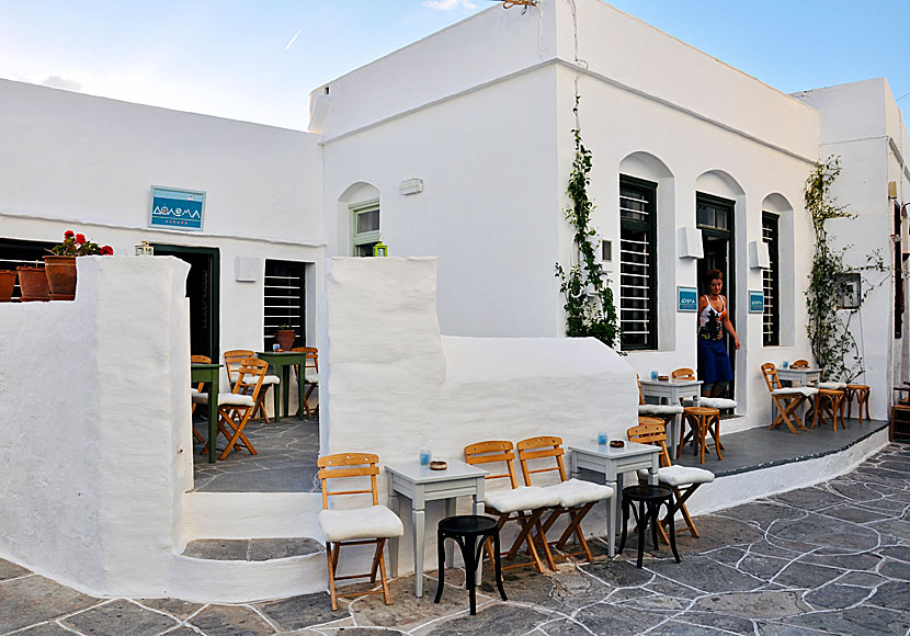 Kafé och bar längs huvudgatan i Apollonia.