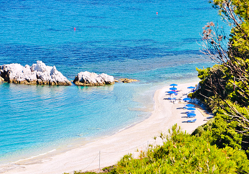 Vackra Milia beach ligger nära Panormos, Kastani och Adrina på Skopelos.