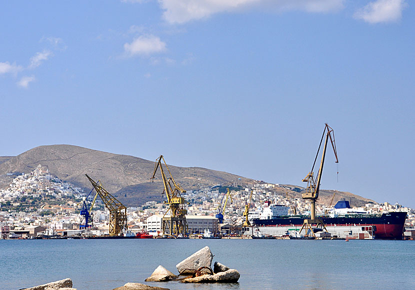 Det stora båtvarvet i Ermoupolis i Grekland.