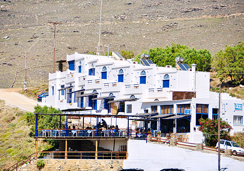 Victoria Restaurant vid Kolymbithra beach på Tinos hyr även ut rum.