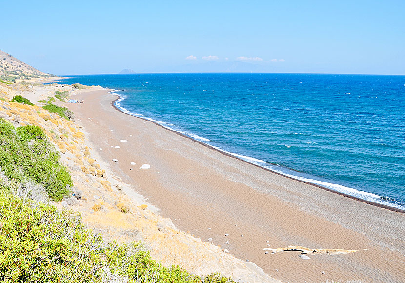 De bästa stränderna på Nisyros i Grekland. Lies (Lyes) beach. 