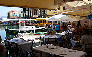 Venetianska hamnen i Rethymnon p&aring; Kreta i Grekland.