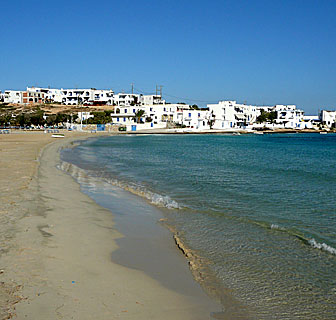Hamnstranden och lilla Chora p&aring; Koufonissi.