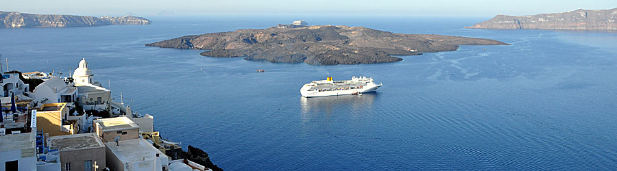 Fira p&aring; Santorini.