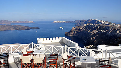 Vy &ouml;ver Santorini fr&aring;n Santo Wines. 