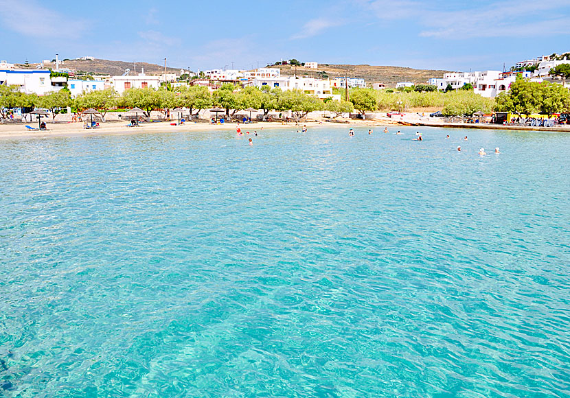 Azolimnos beach är en av många barnvänliga stränder på Syros i Kykladerna.