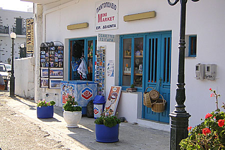 Minimarket i Piso Livadi på Paros.