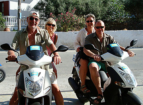 Hyra moped i Pigadia på Karpathos.