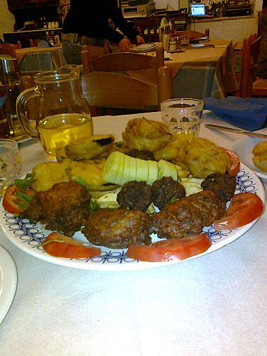God mat på Zeuki i Tinos stad.