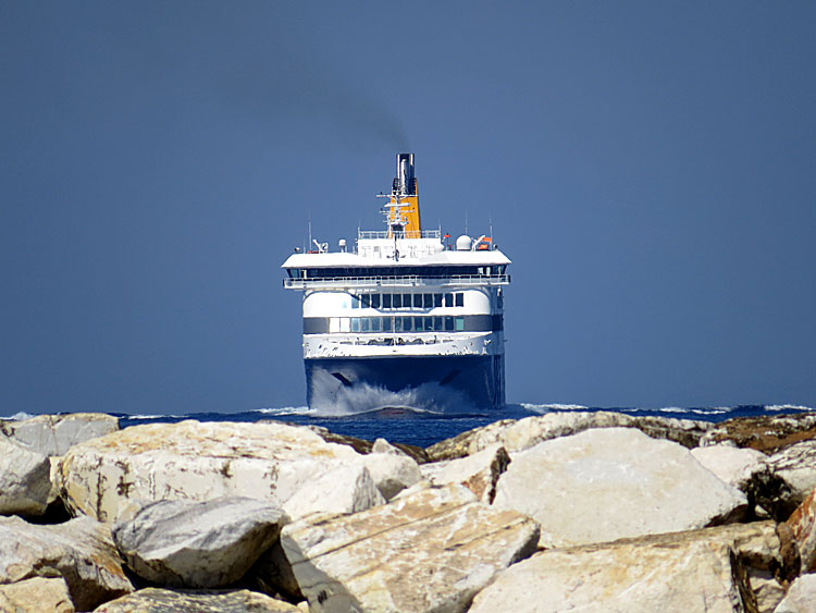 Hamnen i Naxos stad .