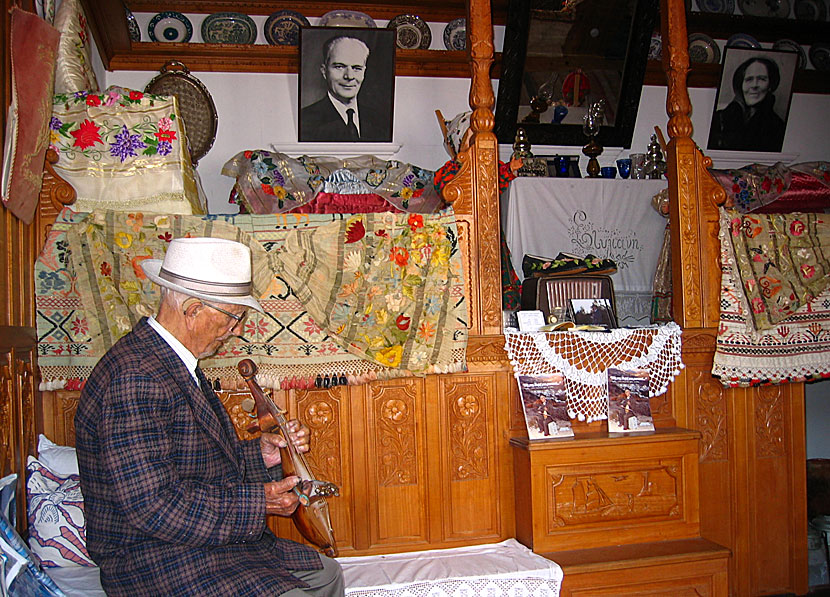 Mr. Hapsis i folkmuseet i byn Othos på Karpathos.