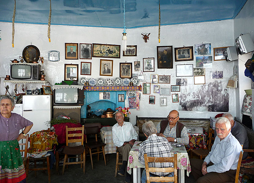 Gammalt kafénion i Megalochori Lesbos. 