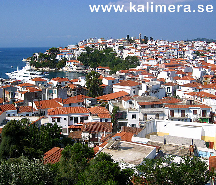 Vy över vackra Skiathos stad