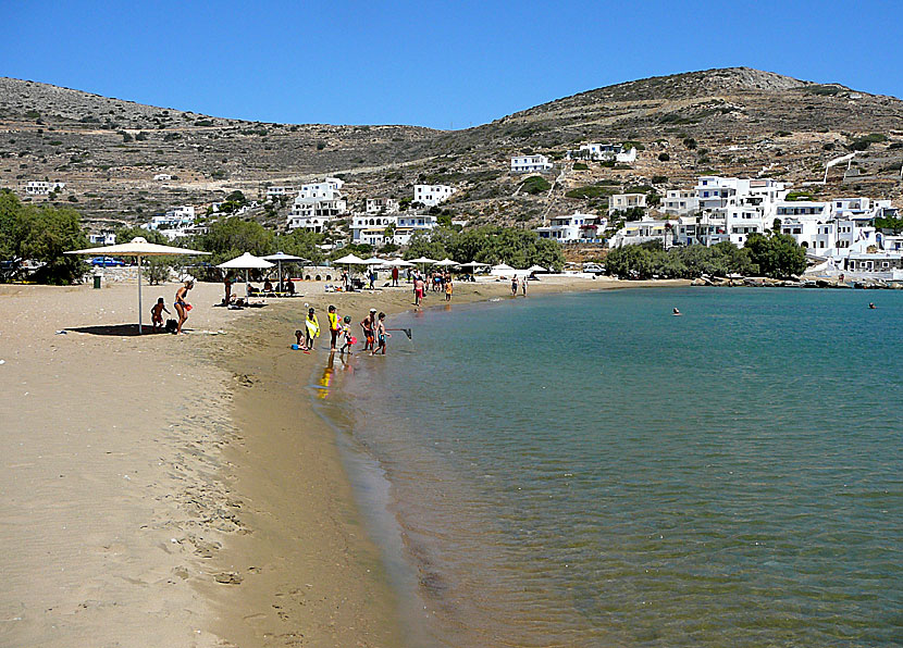 Hamnstranden på Sikinos.