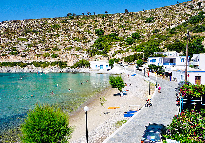 Stranden i hamnen är Agathonissi bästa strand och enda strand med taverna.