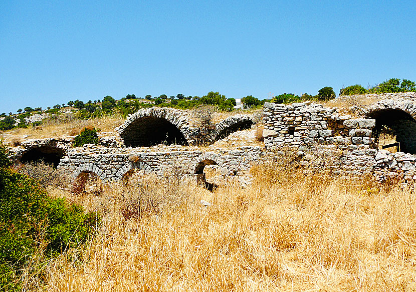 I Tholoi på Agathonissi finns lämningar från en bysantinska bosättningen.