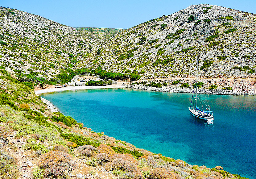 Spilia beach på ön Agathonissi i Grekland.