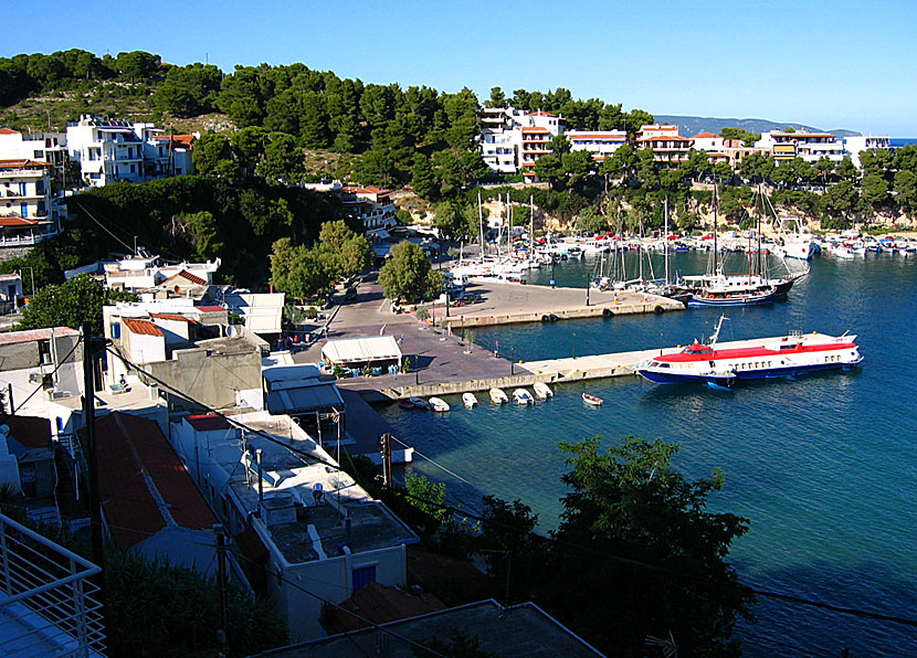 Hotell i hamnen i Patitiri på Alonissos.