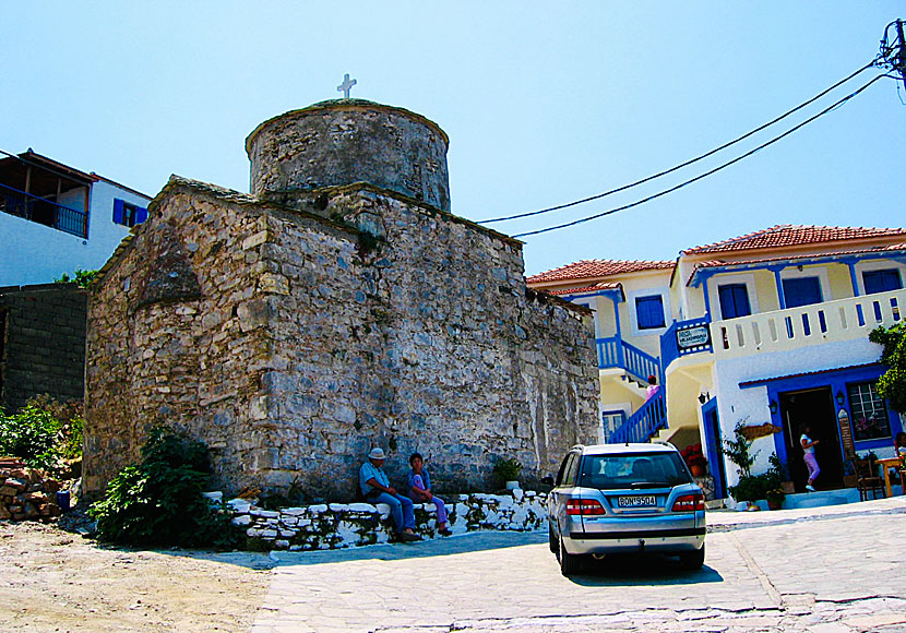 Kyrkan Church of the Birth of Christ från 1100-talet i Chora på Alonissos är från 1100-talet. 