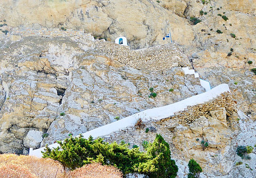 Agia Triada church ligger längs vägen upp till Langada på norra Amorgos i Grekland.