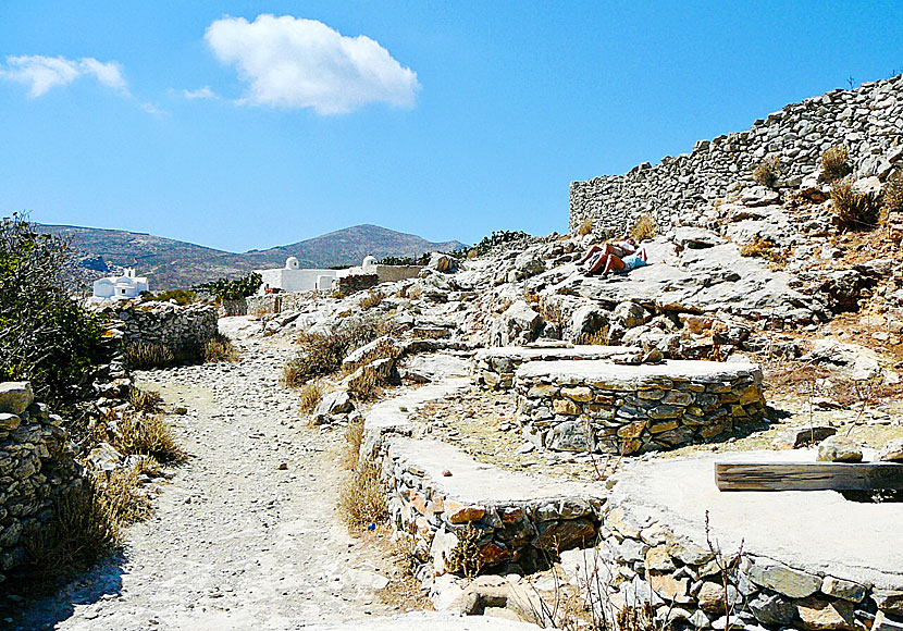 Den obebodda byn Asfontilitis på Amorgos i Grekland.