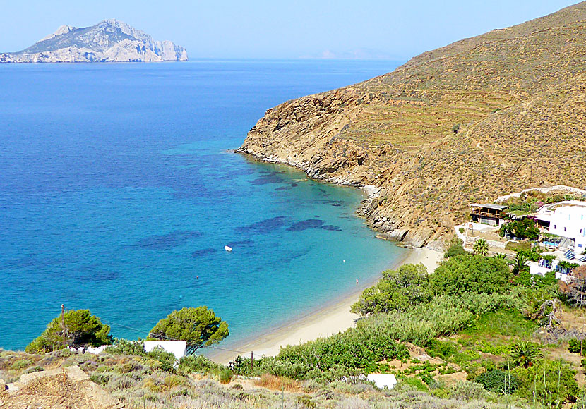 Levrossos beach nära Egiali på Amorgos i Kykladerna. 
