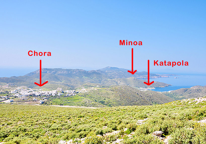 Chora, Minoa och Katapola sedd från Profitis Elias på Amorgos.